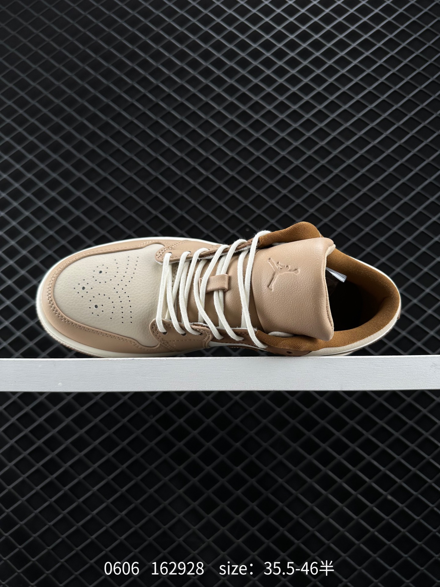 Nike Wmns Air Jordan 1 Low”White Wolf Grey“